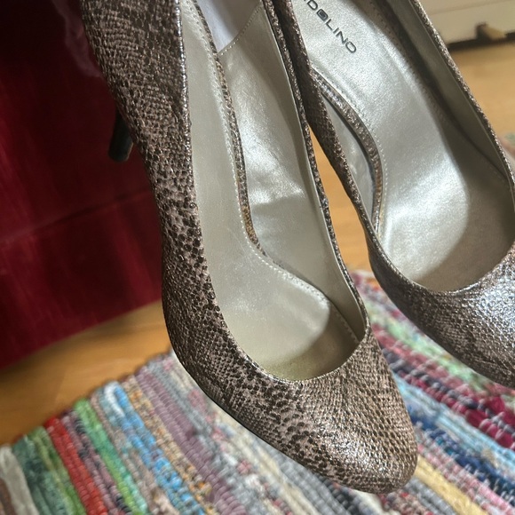 Bandolino Snakeskin Pattern Heels - Brown 10M - Picture 12 of 14